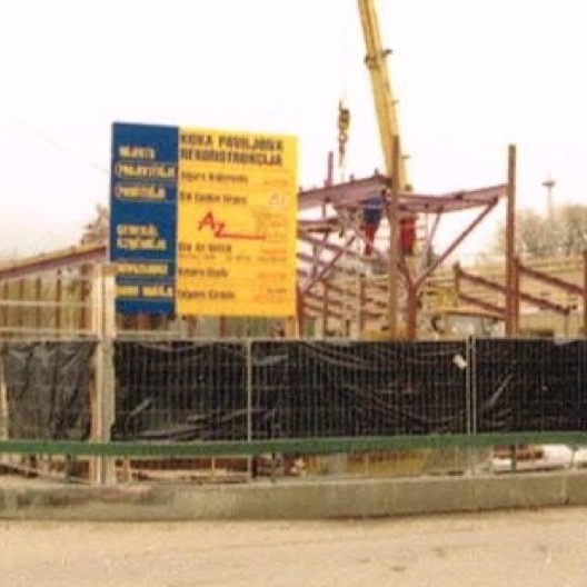 Rūpniecības preču paviljona pārvērtības 2004. gadā.